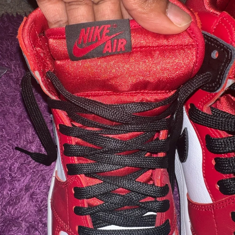 Jordan 1 Retro High
Satin Snake (Women's) Sz8 (comes with 2 sets of laces) - Picture 4 of 6